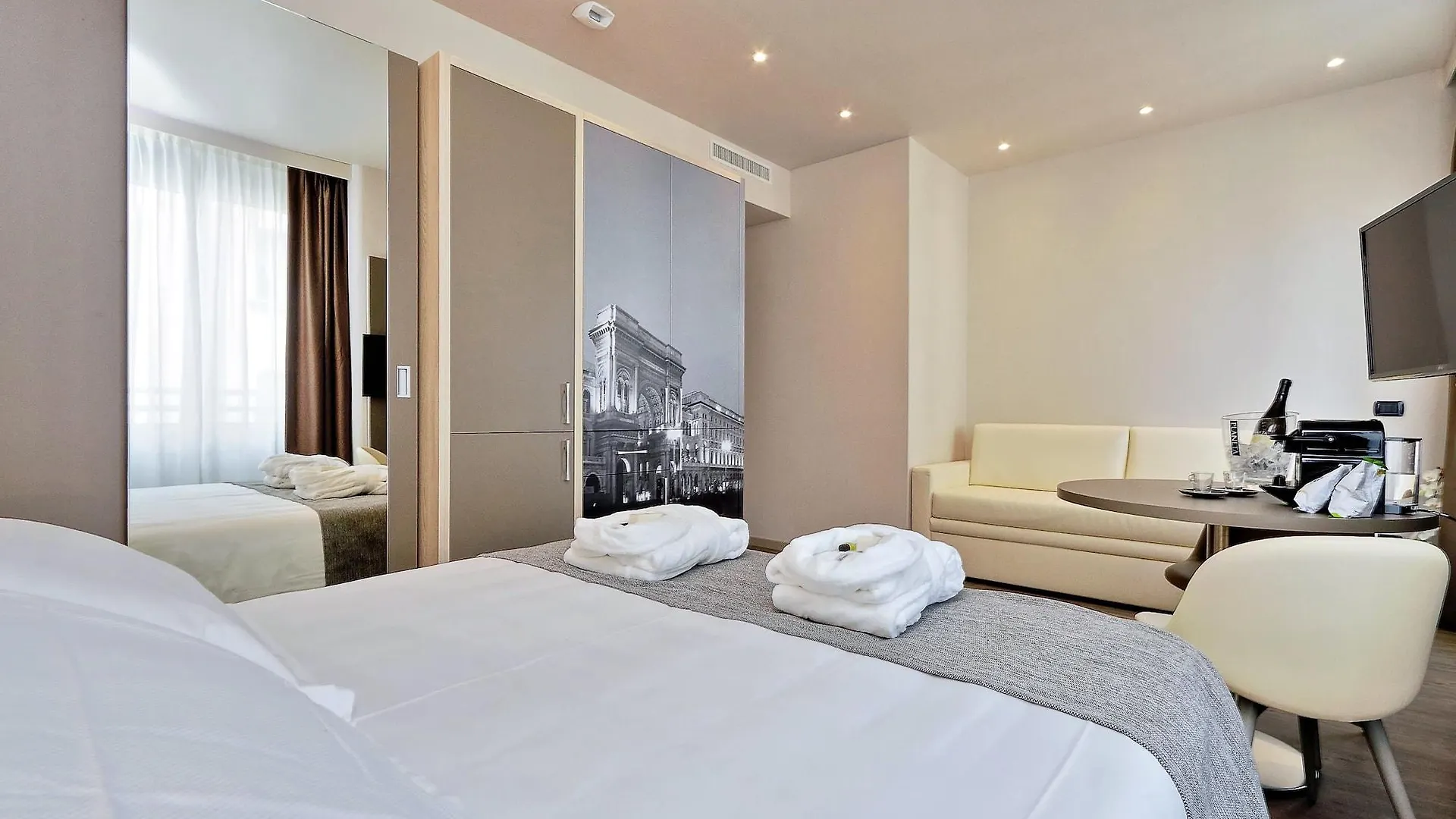 Duomo Hotel & Apartments Milano 4*,