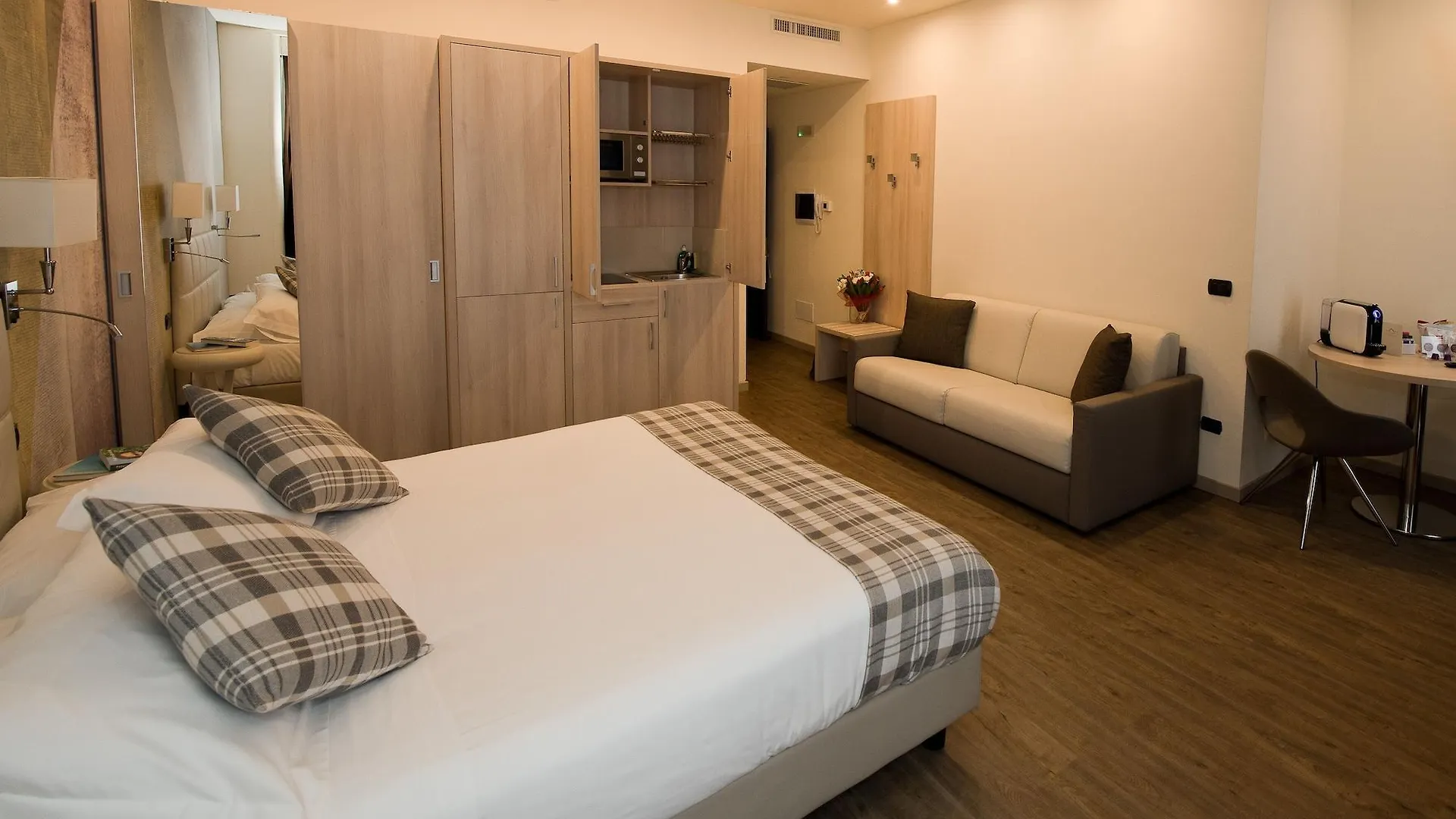 Duomo Hotel & Apartments Milano İtalya
